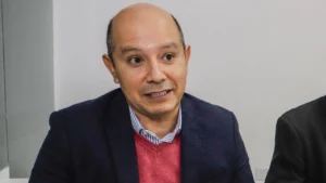 Ulucha retoma su estilo previo a la politica