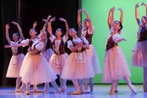 La Escuela Oficial de Ballet celebra una nueva edición del Family Day en el Teatro Provincial